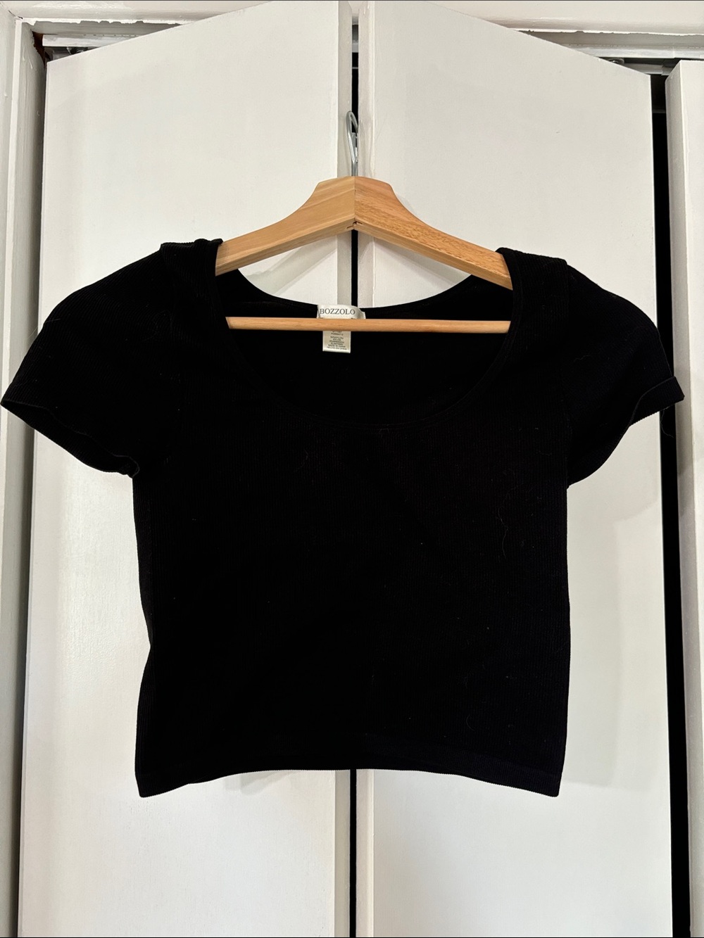 Bozzolo Black Short-Sleeve Ribbed Scoop Crop Top
